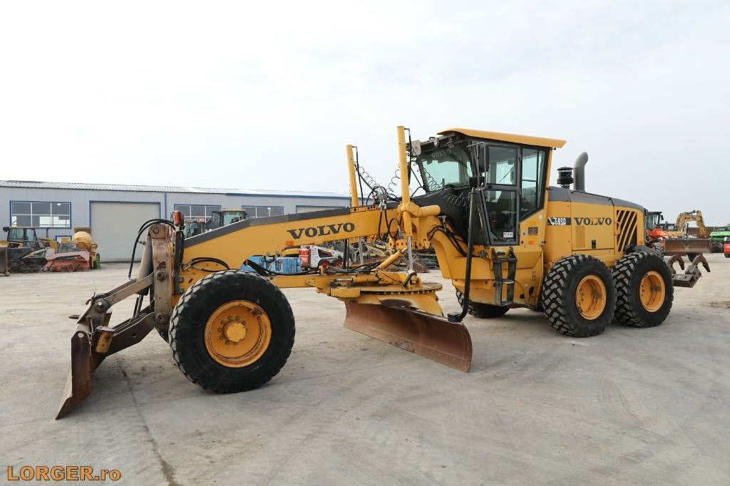 Volvo G 930 + Sistem GPS 3D - Gréder: 1 kép. Volvo G 930 + Sistem GPS 3D - Gréder: 1 kép.