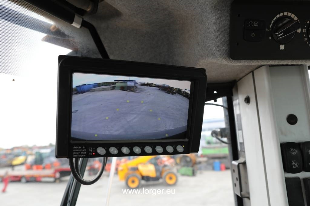 Gumikerekes homlokrakodó Volvo L 220 H: 20 kép.