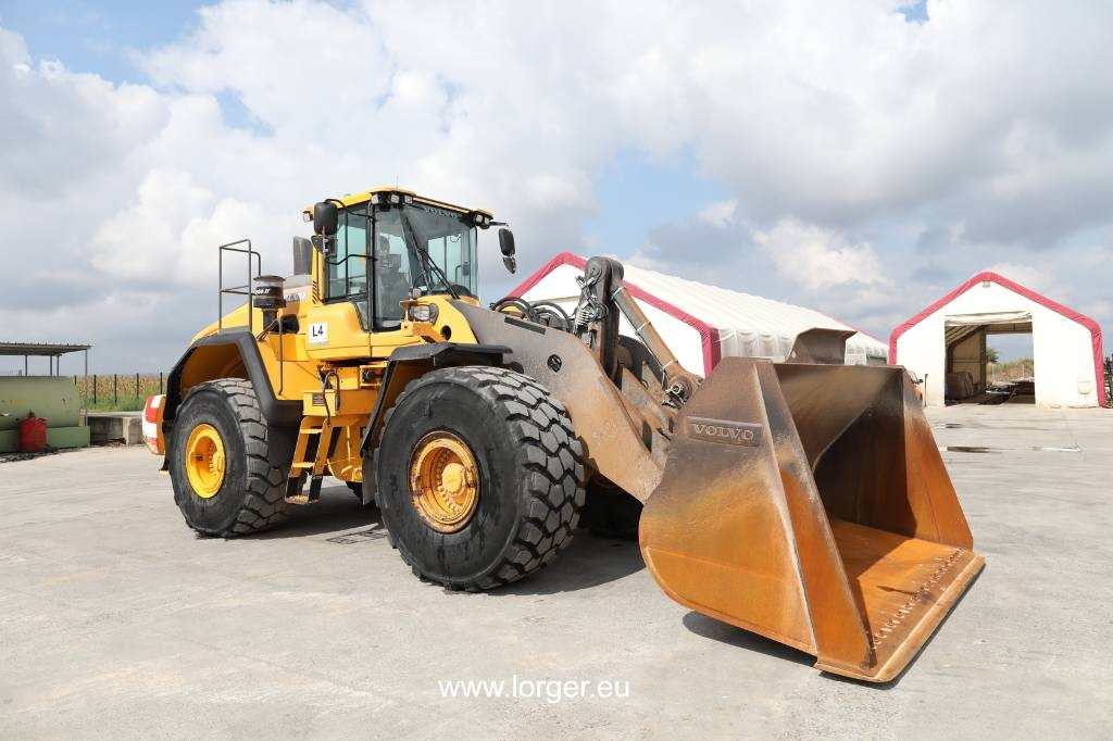 Volvo L 220 H - Gumikerekes homlokrakodó: 1 kép. Volvo L 220 H - Gumikerekes homlokrakodó: 1 kép.