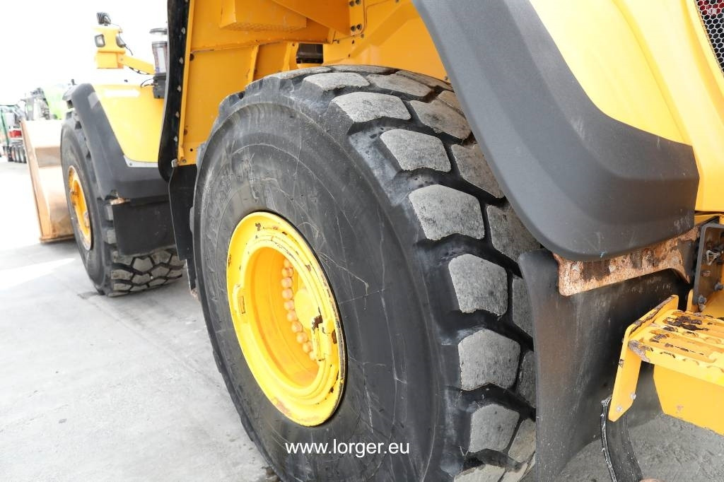 Gumikerekes homlokrakodó Volvo L 220 H: 10 kép.