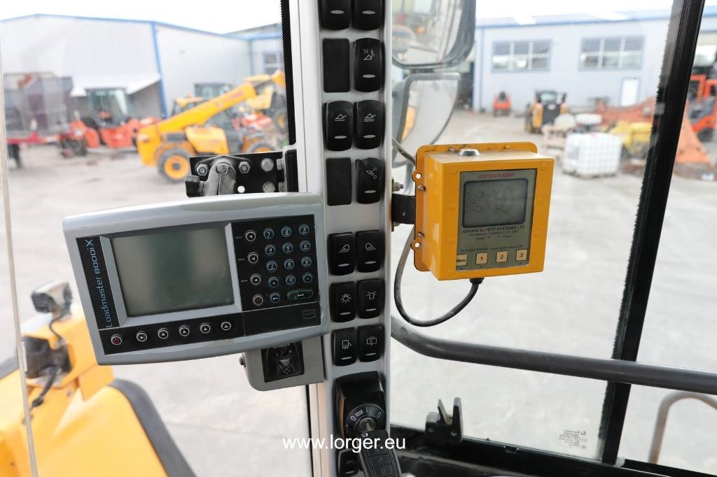 Gumikerekes homlokrakodó Volvo L 220 H: 19 kép.