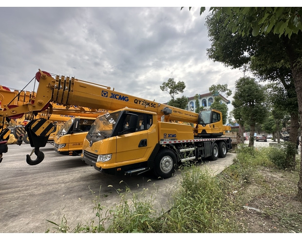 2023 XCMG QY25K - Autódaru: 4 kép. 2023 XCMG QY25K - Autódaru: 4 kép.