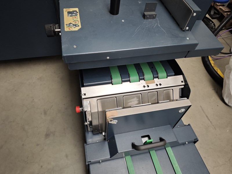 Bourg CP BB 3002 | 2.6Mio - Spirálozógép: 3 kép. Bourg CP BB 3002 | 2.6Mio - Spirálozógép: 3 kép.