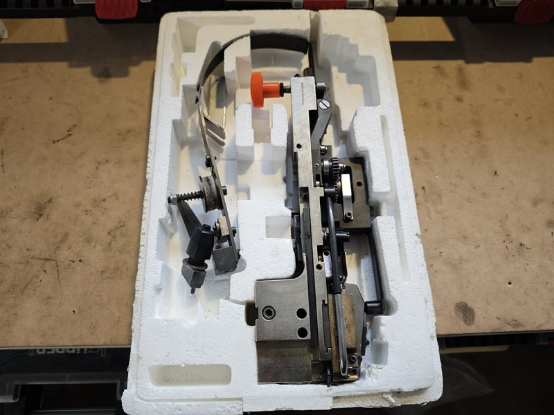 Hohner stitching head 52/8 - Nyomdagép: 3 kép. Hohner stitching head 52/8 - Nyomdagép: 3 kép.