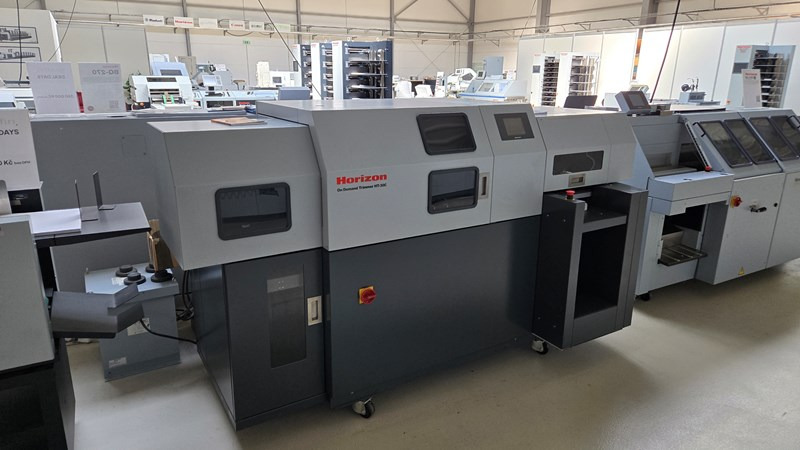 Horizon HT-30 C | 2012 | 4,7 Mio - Papírvágó gép: 1 kép. Horizon HT-30 C | 2012 | 4,7 Mio - Papírvágó gép: 1 kép.
