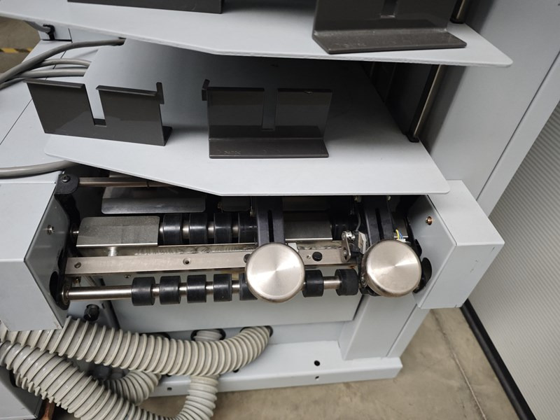 Horizon VAC-100 c | collator | 10 stations | 2008 | 33.2 mio - Nyomdagép: 5 kép. Horizon VAC-100 c | collator | 10 stations | 2008 | 33.2 mio - Nyomdagép: 5 kép.