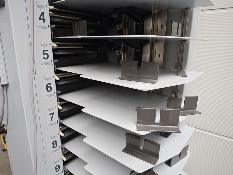 Horizon VAC-100 c | collator | 10 stations | 2008 | 33.2 mio - Nyomdagép: 2 kép. Horizon VAC-100 c | collator | 10 stations | 2008 | 33.2 mio - Nyomdagép: 2 kép.