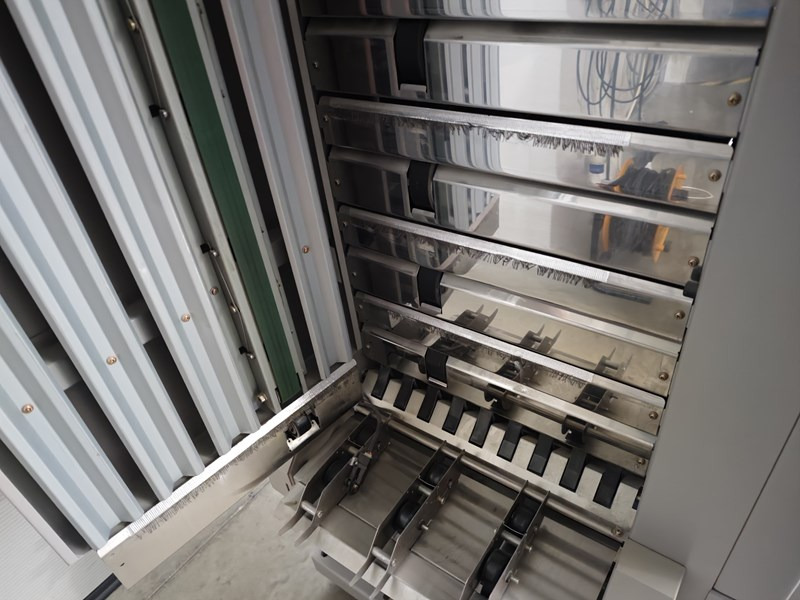 Horizon VAC-100 m | collator | 10 stations - Nyomdagép: 3 kép. Horizon VAC-100 m | collator | 10 stations - Nyomdagép: 3 kép.