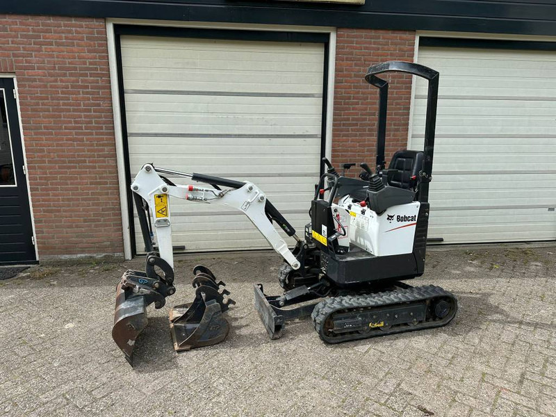 Bobcat E 10z - Minikotró: 1 kép. Bobcat E 10z - Minikotró: 1 kép.