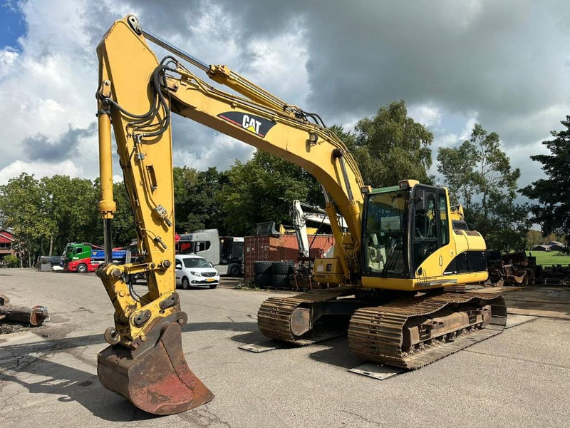 Cat 318 C L - 3066 engine! - Lánctalpas kotró: 3 kép. Cat 318 C L - 3066 engine! - Lánctalpas kotró: 3 kép.