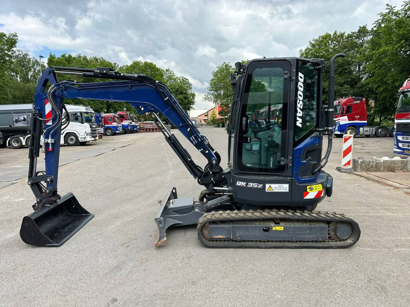 Doosan DX 35 Z - Minikotró: 1 kép. Doosan DX 35 Z - Minikotró: 1 kép.