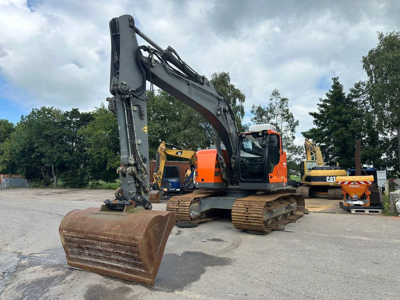 Liebherr R 926 LC - Lánctalpas kotró: 3 kép. Liebherr R 926 LC - Lánctalpas kotró: 3 kép.