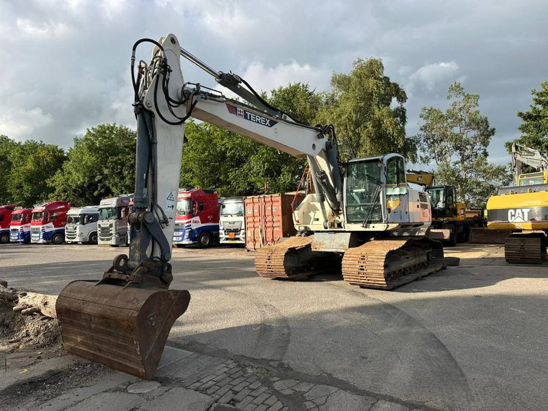 Terex TC 240 LC - Lánctalpas kotró: 2 kép. Terex TC 240 LC - Lánctalpas kotró: 2 kép.