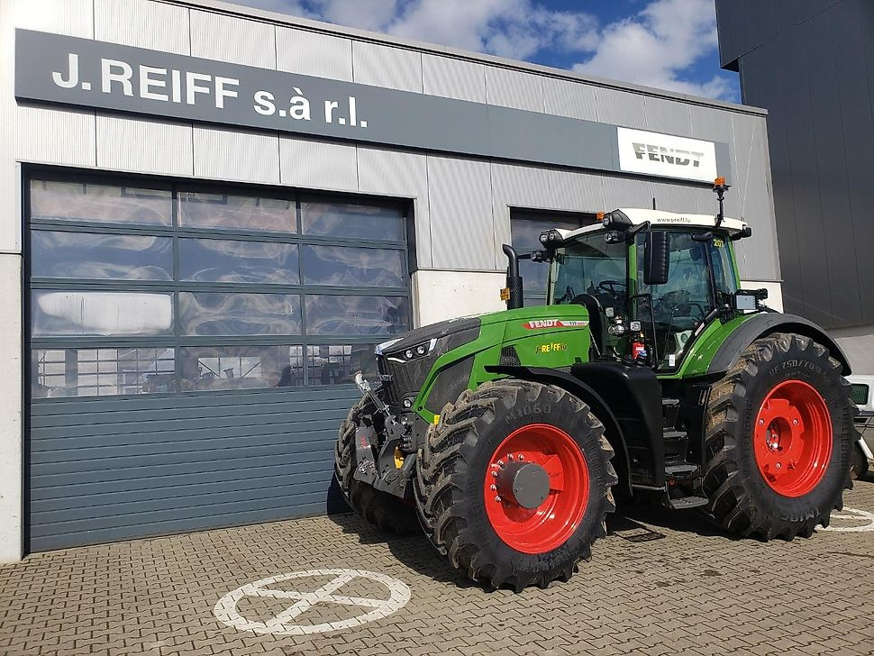 J.Reiff Sarl
Herr Stefan Neukirch - 77 Z.I in den - Traktor: 2 kép. J.Reiff Sarl
Herr Stefan Neukirch - 77 Z.I in den - Traktor: 2 kép.