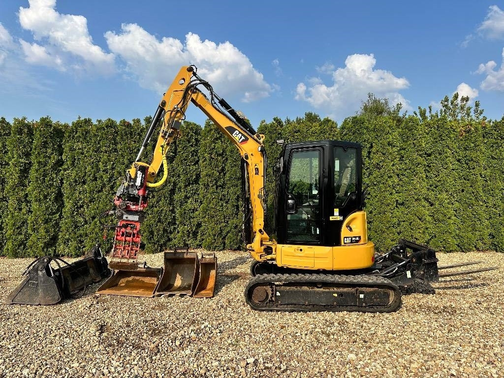 CAT 304.5 E2 XTC - Minikotró: 3 kép. CAT 304.5 E2 XTC - Minikotró: 3 kép.
