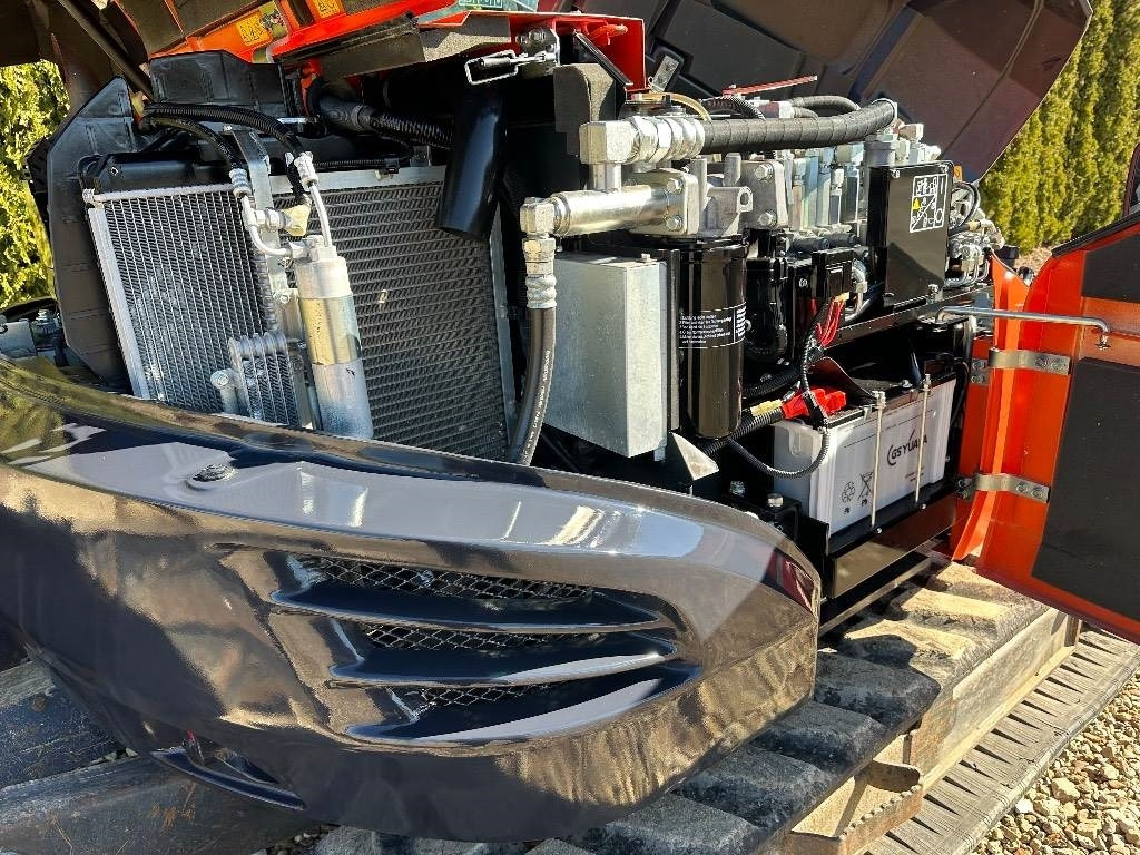 Minikotró Kubota KX 080-4: 13 kép.