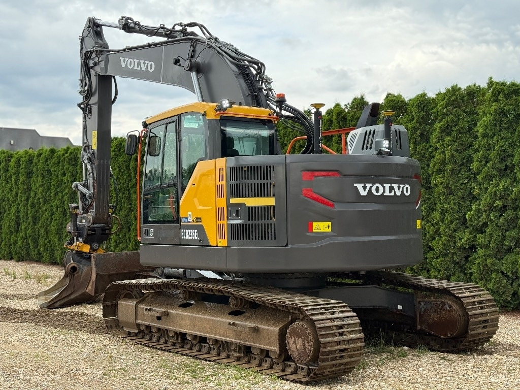 Volvo ECR 235 EL - Lánctalpas kotró: 3 kép. Volvo ECR 235 EL - Lánctalpas kotró: 3 kép.