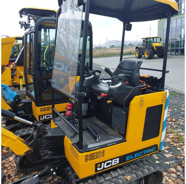 JCB 19 C-IE - Minikotró: 4 kép. JCB 19 C-IE - Minikotró: 4 kép.