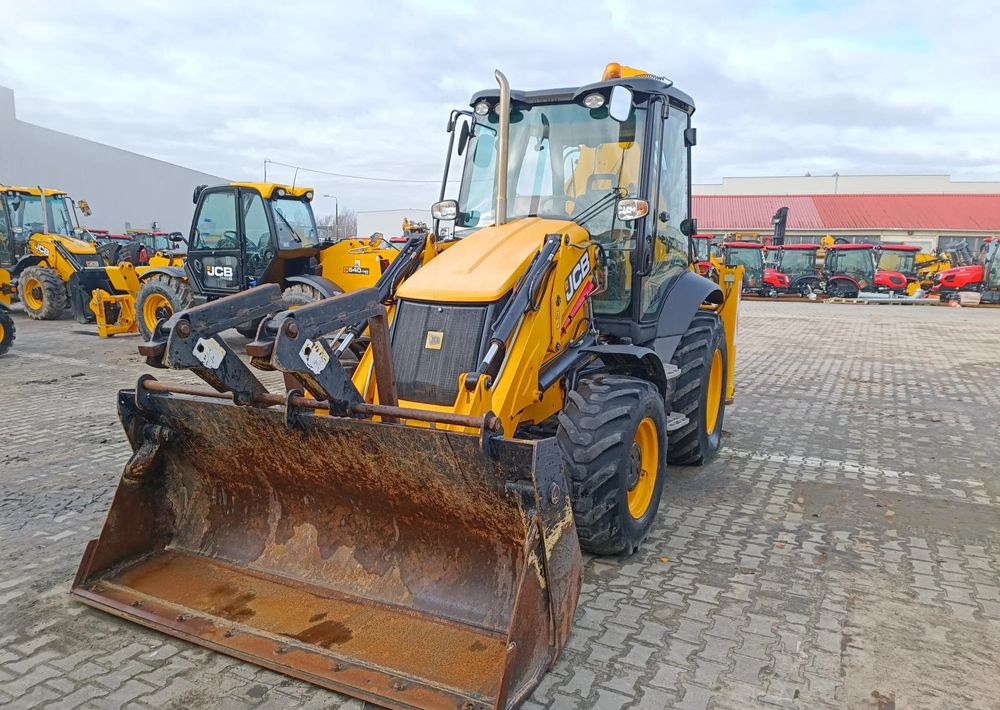 JCB 3CX - Kotrórakodó: 2 kép. JCB 3CX - Kotrórakodó: 2 kép.