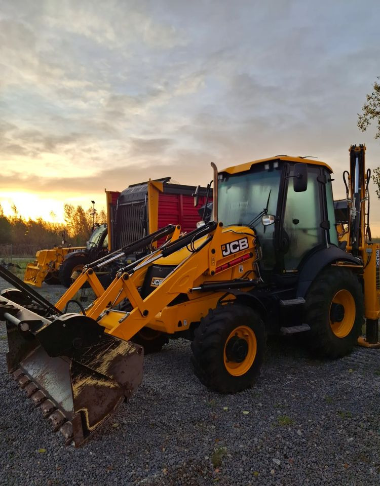 JCB 3CX PLUS AEC - Kotrórakodó: 3 kép. JCB 3CX PLUS AEC - Kotrórakodó: 3 kép.