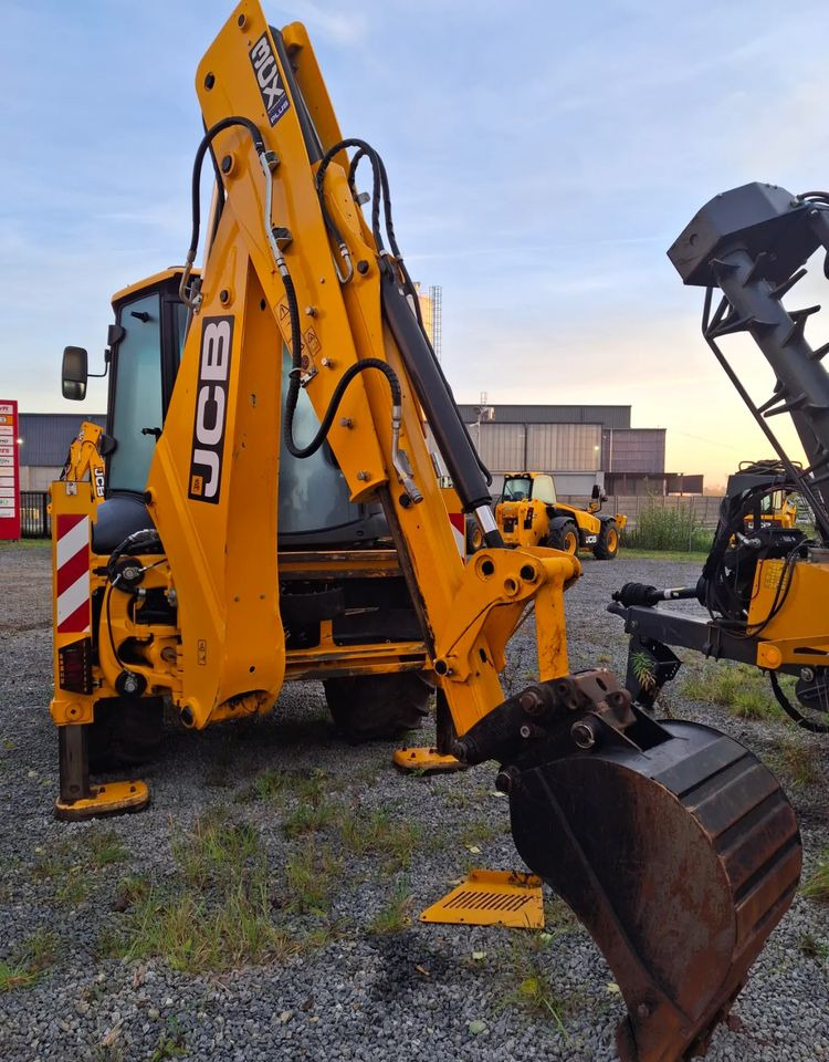 JCB 3CX PLUS AEC - Kotrórakodó: 4 kép. JCB 3CX PLUS AEC - Kotrórakodó: 4 kép.