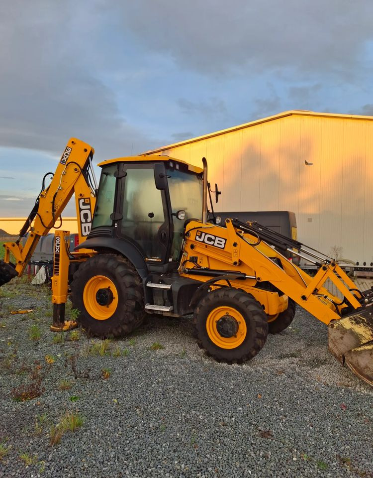 JCB 3CX PLUS AEC - Kotrórakodó: 5 kép. JCB 3CX PLUS AEC - Kotrórakodó: 5 kép.