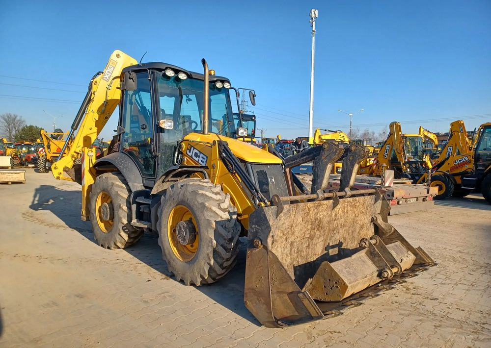 JCB 3CX SUPER - Kotrórakodó: 3 kép. JCB 3CX SUPER - Kotrórakodó: 3 kép.