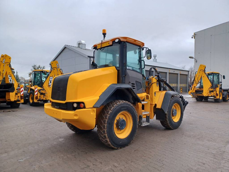 JCB 411 - Gumikerekes homlokrakodó: 4 kép. JCB 411 - Gumikerekes homlokrakodó: 4 kép.