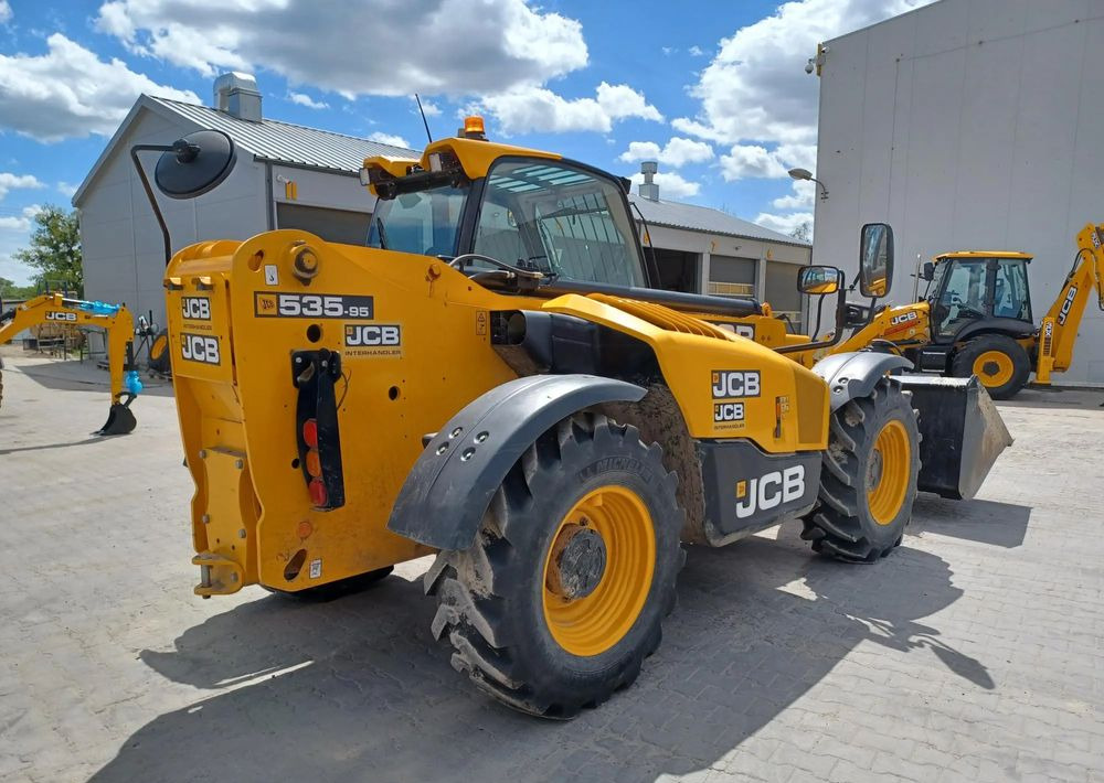 JCB 535-95 - Teleszkópos rakodó: 4 kép. JCB 535-95 - Teleszkópos rakodó: 4 kép.