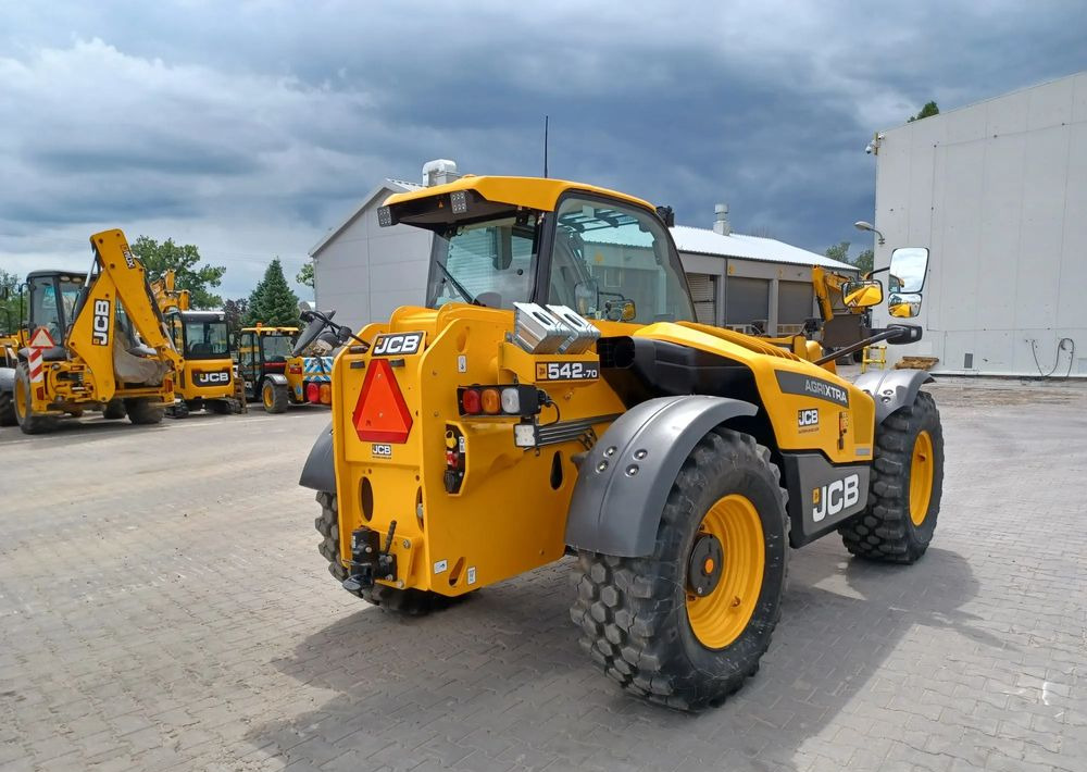 JCB 542-70 Agri Xtra - Teleszkópos rakodó: 5 kép. JCB 542-70 Agri Xtra - Teleszkópos rakodó: 5 kép.