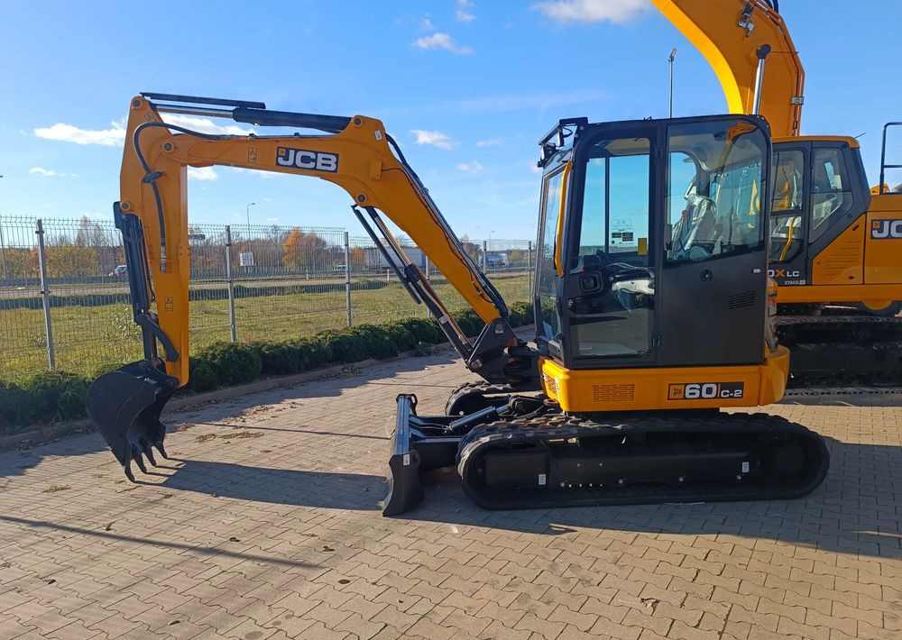 JCB 60C-2 - Lánctalpas kotró: 2 kép. JCB 60C-2 - Lánctalpas kotró: 2 kép.