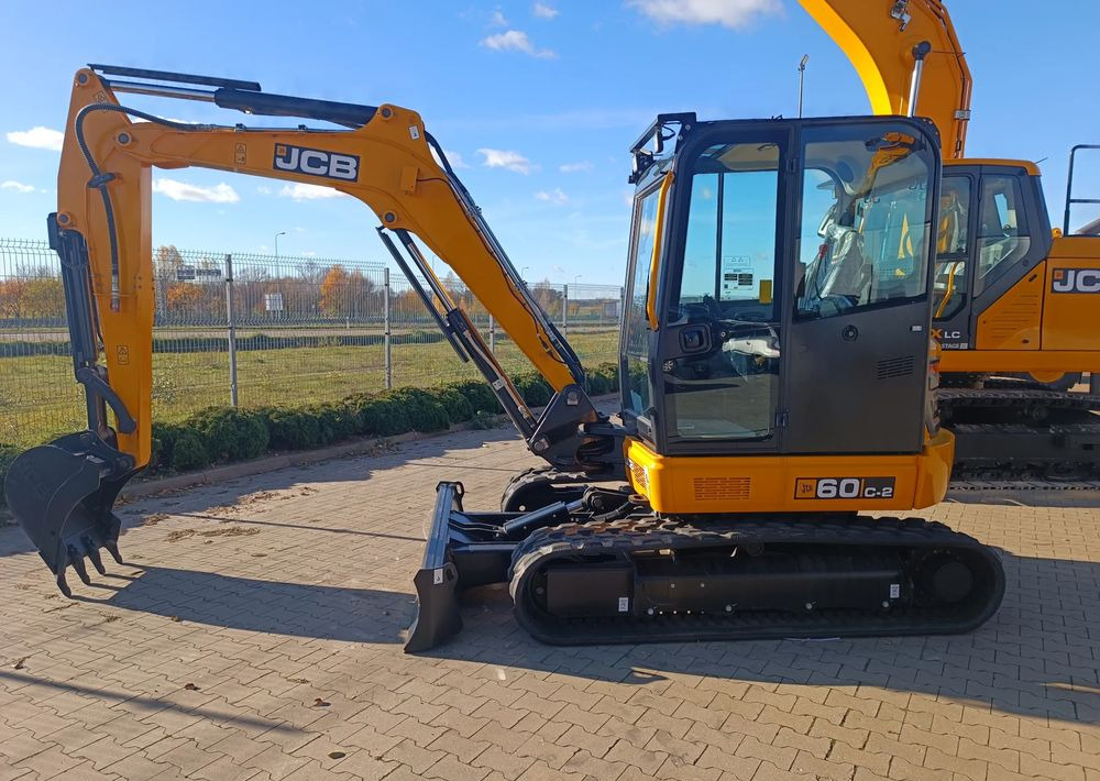 JCB 60C-2 - Lánctalpas kotró: 3 kép. JCB 60C-2 - Lánctalpas kotró: 3 kép.