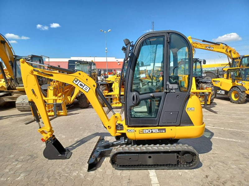 JCB 8018 CTS - Minikotró: 3 kép. JCB 8018 CTS - Minikotró: 3 kép.