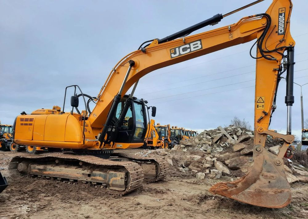 JCB JS 220 - Lánctalpas kotró: 2 kép. JCB JS 220 - Lánctalpas kotró: 2 kép.