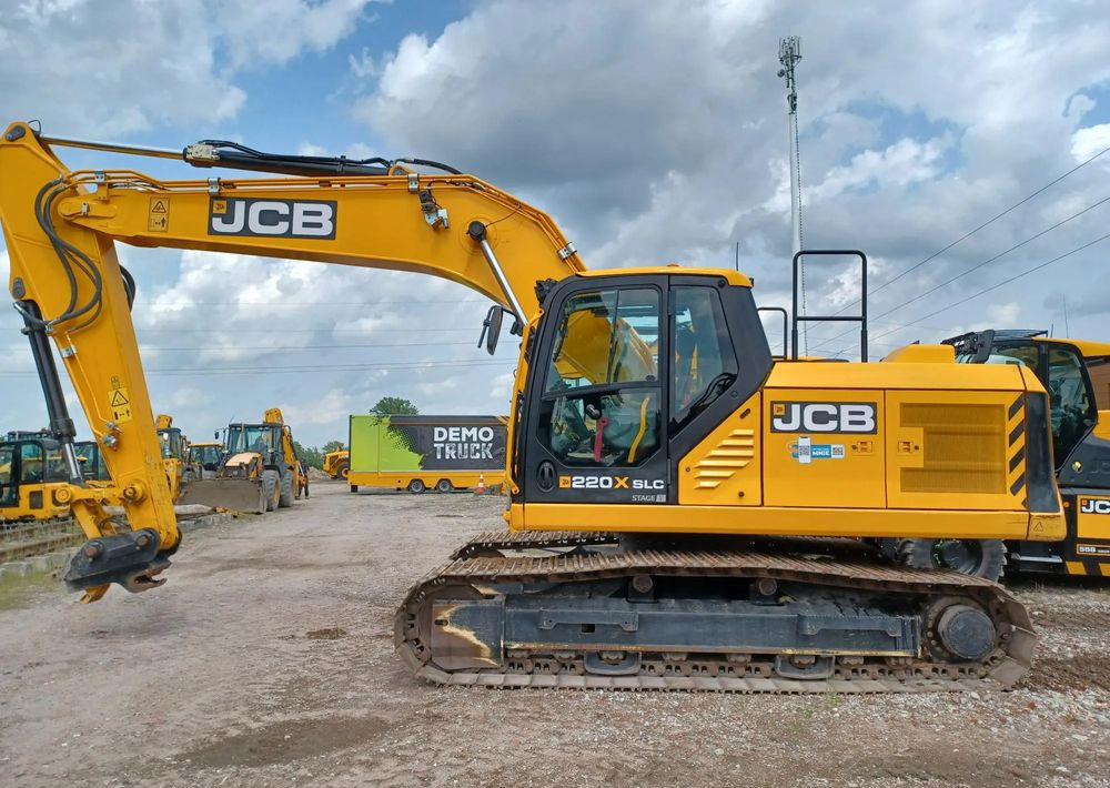 JCB JS 220X - Lánctalpas kotró: 4 kép. JCB JS 220X - Lánctalpas kotró: 4 kép.