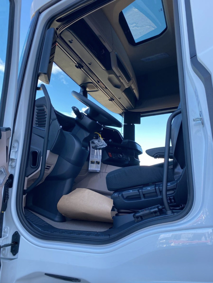 DAF XG 480 FT/ Camera - Nyergesvontató: 5 kép. DAF XG 480 FT/ Camera - Nyergesvontató: 5 kép.