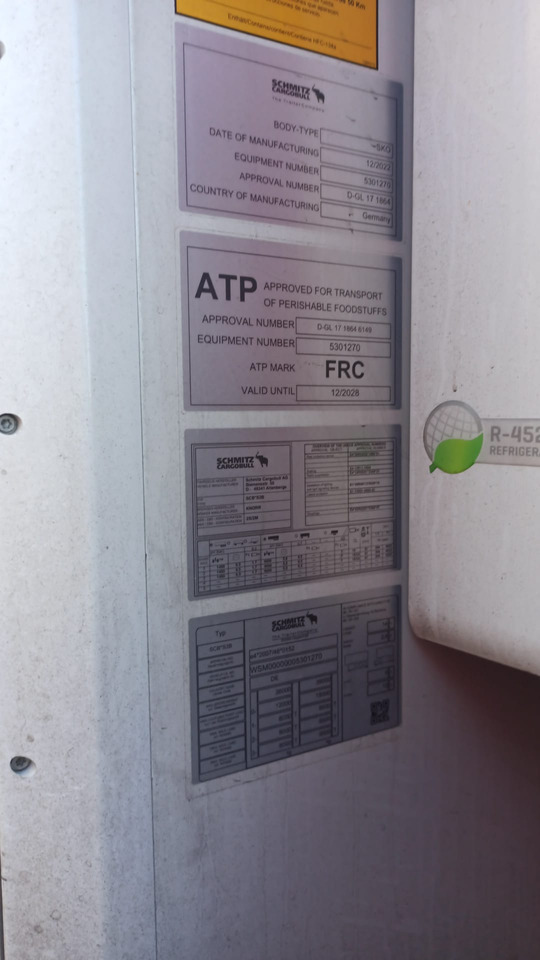 SCHMITZ CARGOBULL ThermoKing SKO 24/L - 13.4 FP COOL V7 FP 60 SMART - Félpótkocsi hűtős: 3 kép. SCHMITZ CARGOBULL ThermoKing SKO 24/L - 13.4 FP COOL V7 FP 60 SMART - Félpótkocsi hűtős: 3 kép.