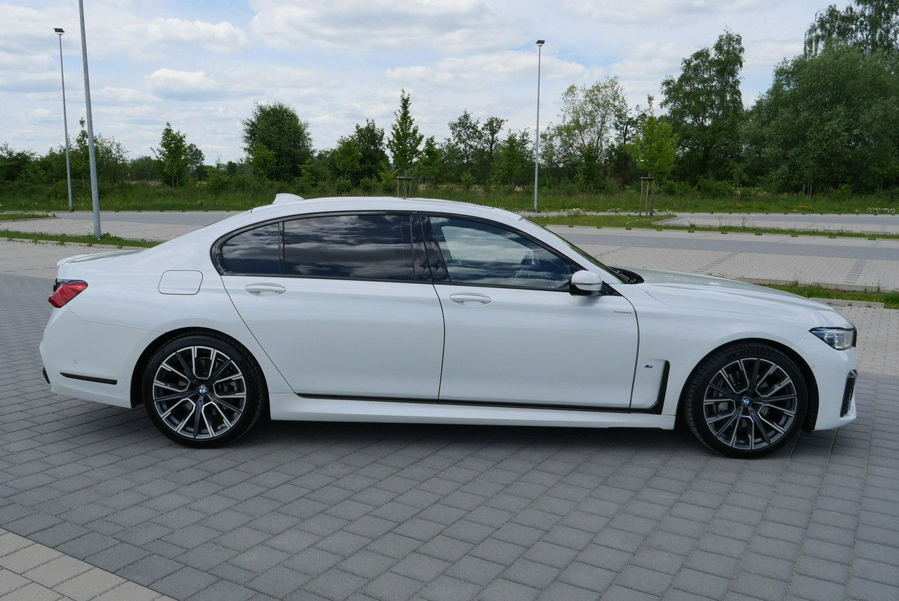 BMW 730Ld XDRIVE /VOLL/REAR ENTERT. /LANGSTRECKE 48V - Szedán: 3 kép. BMW 730Ld XDRIVE /VOLL/REAR ENTERT. /LANGSTRECKE 48V - Szedán: 3 kép.