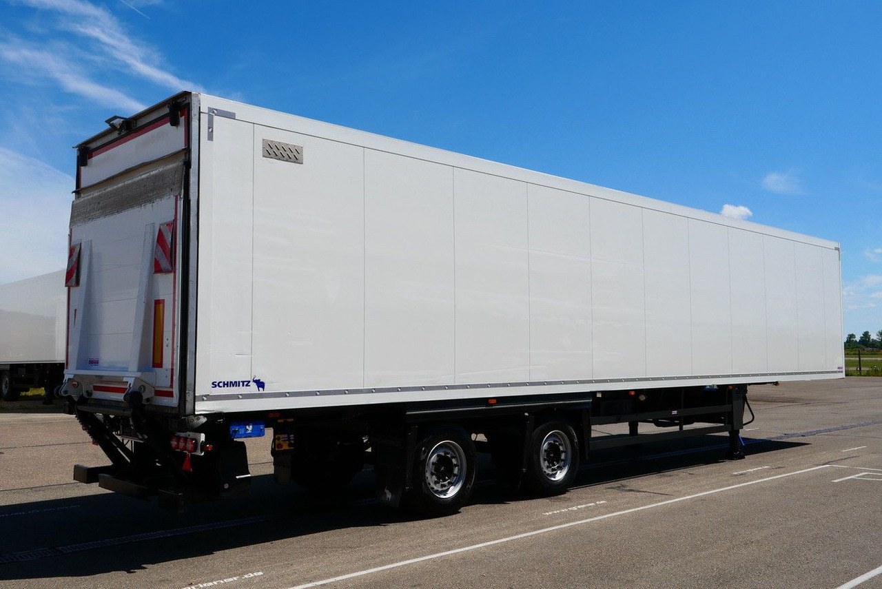 Schmitz Cargobull SKO 18/ TRIDEC LZG/ LBW 2000 kg SLXe 200 CITY - Félpótkocsi dobozos: 2 kép. Schmitz Cargobull SKO 18/ TRIDEC LZG/ LBW 2000 kg SLXe 200 CITY - Félpótkocsi dobozos: 2 kép.