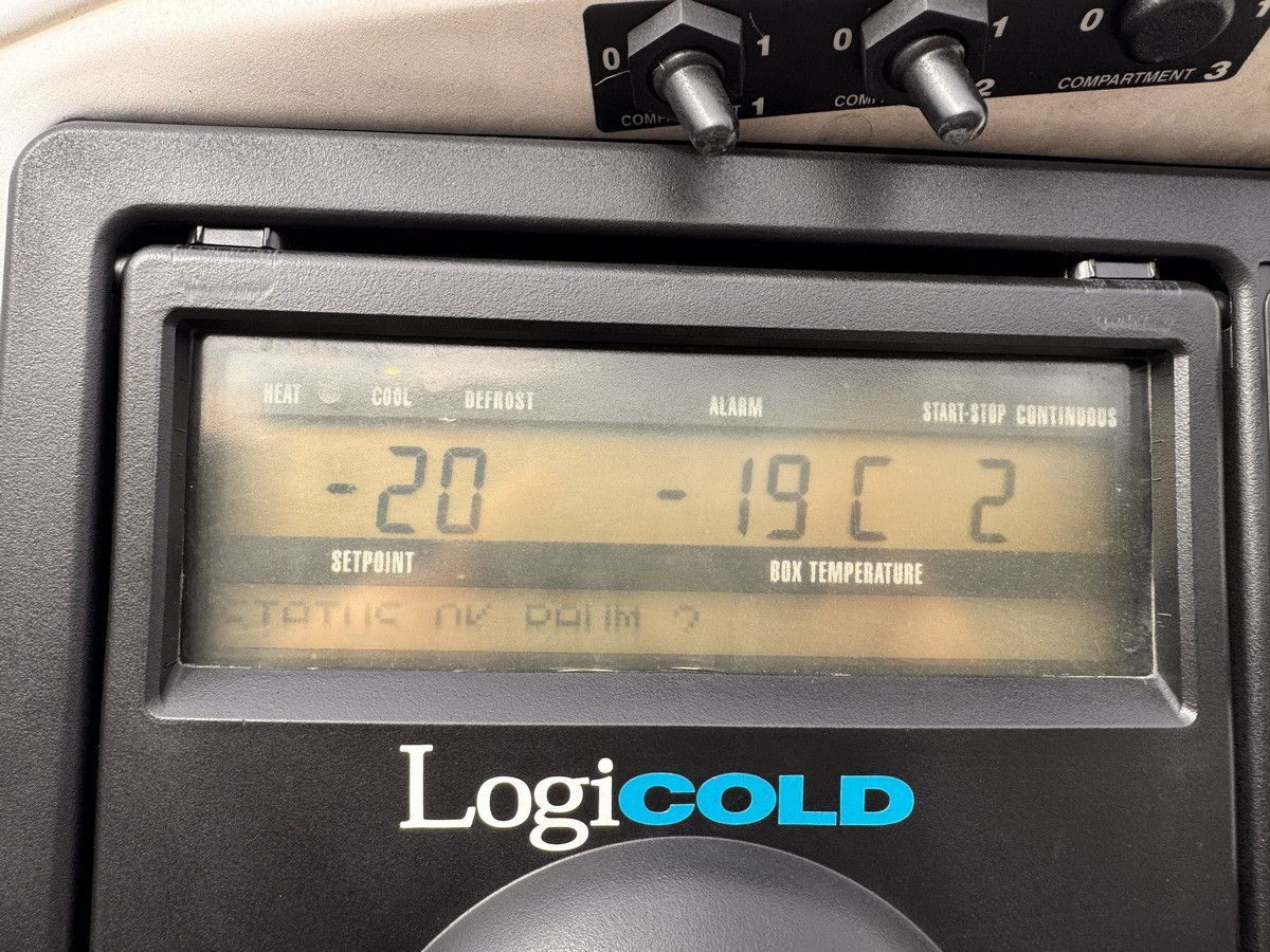 Schmitz Cargobull SKO 24/ BI TEMP CARRIER VEC 1950 MT /DS/LBW !!!! - Félpótkocsi dobozos: 5 kép. Schmitz Cargobull SKO 24/ BI TEMP CARRIER VEC 1950 MT /DS/LBW !!!! - Félpótkocsi dobozos: 5 kép.