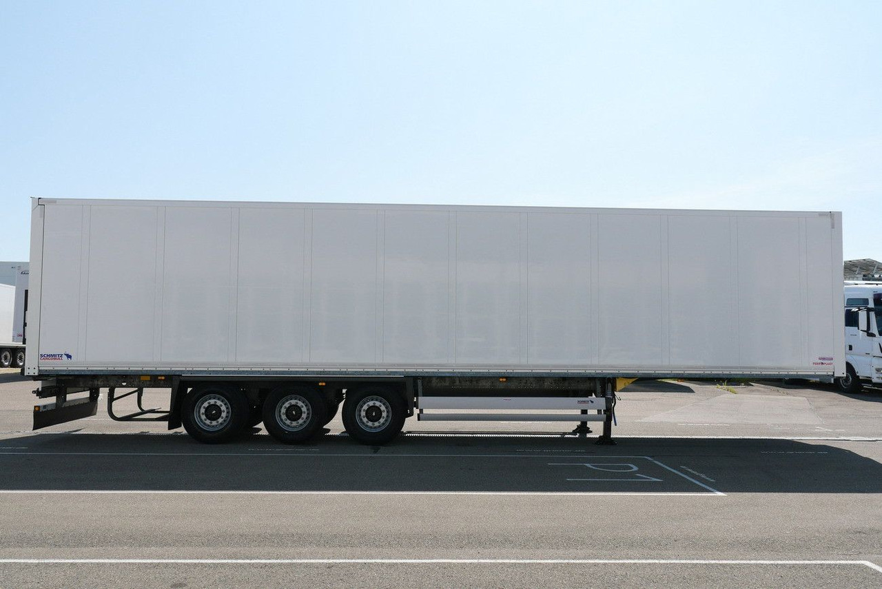Schmitz Cargobull SKO 24 / ROLLTOR / LIFTACHSE /2 x ZURRLEISTE - Félpótkocsi dobozos: 5 kép. Schmitz Cargobull SKO 24 / ROLLTOR / LIFTACHSE /2 x ZURRLEISTE - Félpótkocsi dobozos: 5 kép.