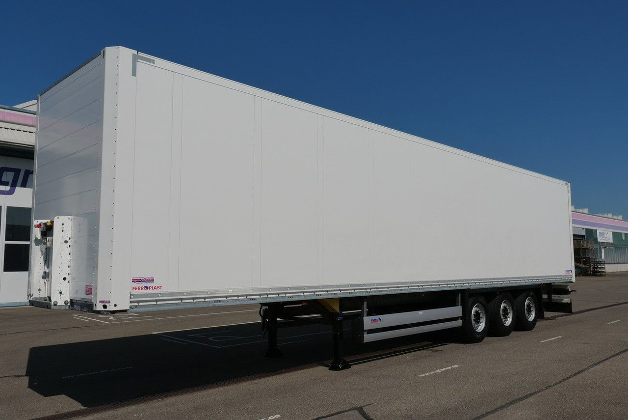 Schmitz Cargobull SKO 24 / ROLLTOR / LIFTACHSE /2 x ZURRLEISTE - Félpótkocsi dobozos: 4 kép. Schmitz Cargobull SKO 24 / ROLLTOR / LIFTACHSE /2 x ZURRLEISTE - Félpótkocsi dobozos: 4 kép.