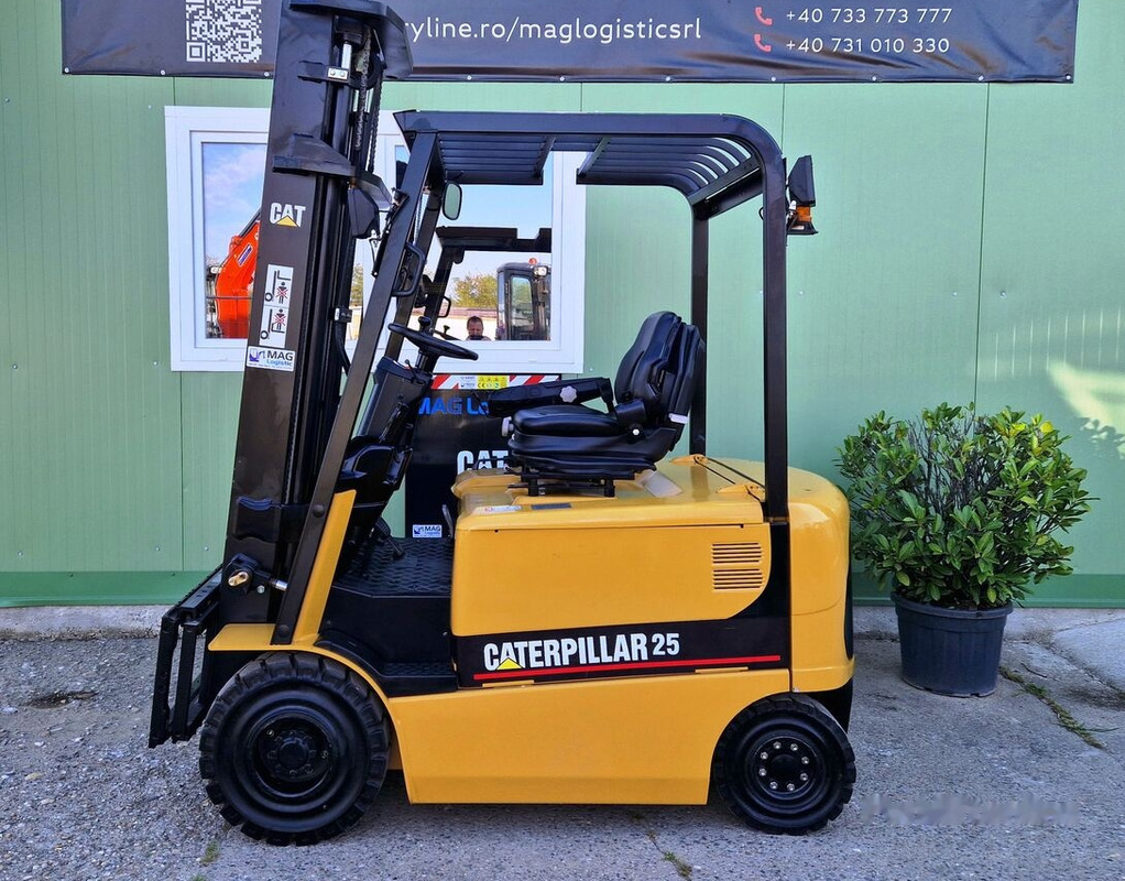 Tolóoszlopos targoncá Caterpillar EP25: 7 kép.