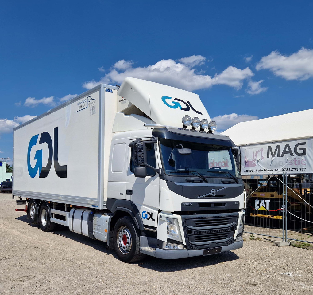 VOLVO FM - Hűtős teherautó: 2 kép. VOLVO FM - Hűtős teherautó: 2 kép.