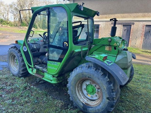 MERLO P32-6 PLUS 4 ROUES MOTRICES - Tolóoszlopos targoncá: 2 kép. MERLO P32-6 PLUS 4 ROUES MOTRICES - Tolóoszlopos targoncá: 2 kép.