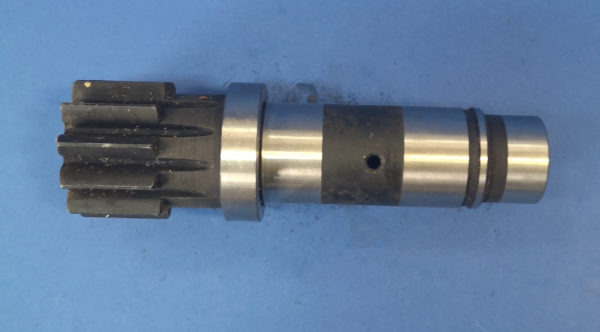 010200A Yanmar B12 / 14/17 / YB121 Swing Motor Shaft - Fordító motor - Építőipari gépek: 2 kép. 010200A Yanmar B12 / 14/17 / YB121 Swing Motor Shaft - Fordító motor - Építőipari gépek: 2 kép.