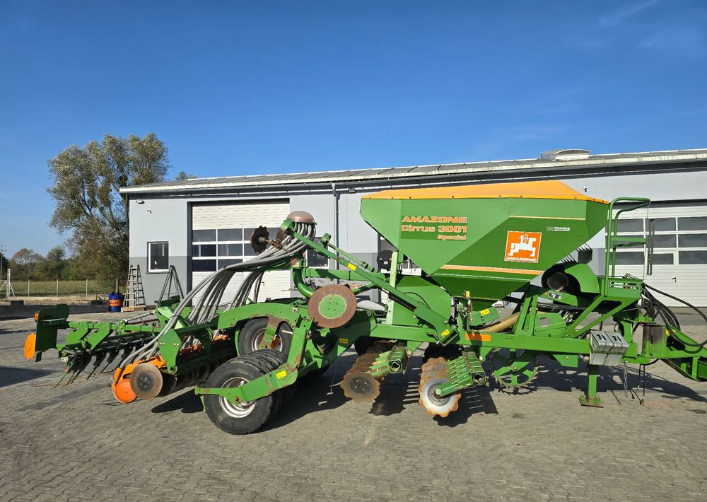 Amazone CIRRUS 3001 Specjal - Szemenkénti vetőgép: 2 kép. Amazone CIRRUS 3001 Specjal - Szemenkénti vetőgép: 2 kép.