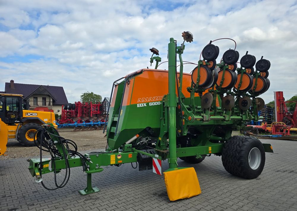 Amazone EDX 6000 TC - Szemenkénti vetőgép: 2 kép. Amazone EDX 6000 TC - Szemenkénti vetőgép: 2 kép.
