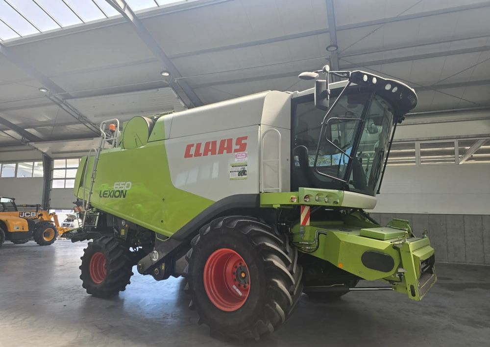 Claas Lexion 650 - Kombájn: 2 kép. Claas Lexion 650 - Kombájn: 2 kép.