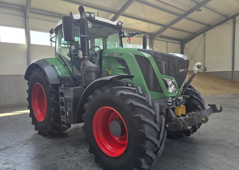 Fendt 828 S4 - Traktor: 2 kép. Fendt 828 S4 - Traktor: 2 kép.
